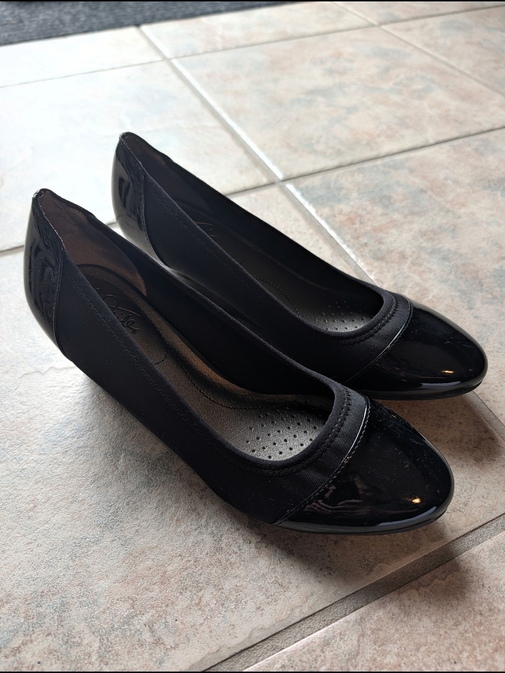 NEW LifeStride Juliana Black Stretch Wedge Pumps - Never Worn